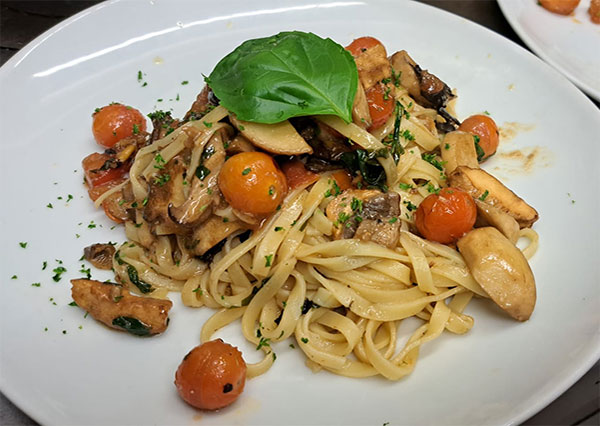 Tagliatelles fraîches aux champignons des bois frais